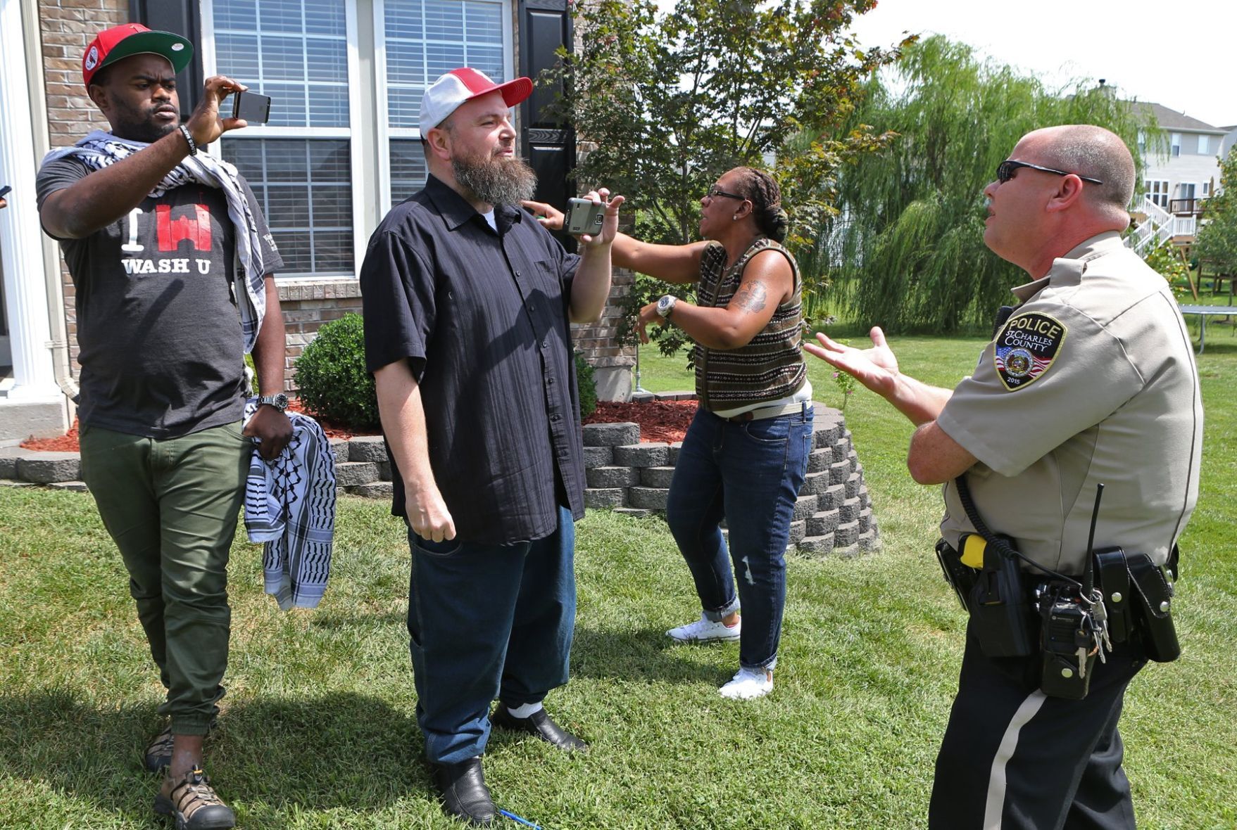 New neighbors are fighting in St. Charles County